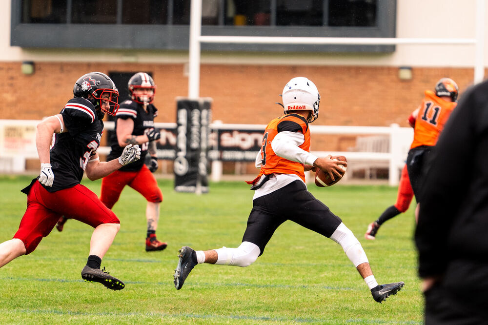 Adam Hydari running with the ball in a game